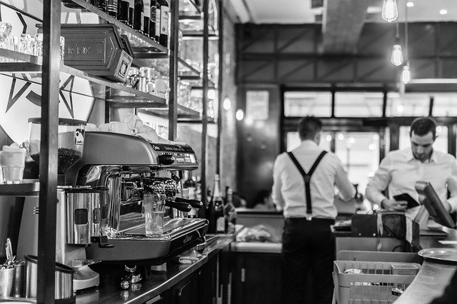 Czy odpowiedni dobór i przeszkolenie kelnerów ma wpływ na działalność restauracji?